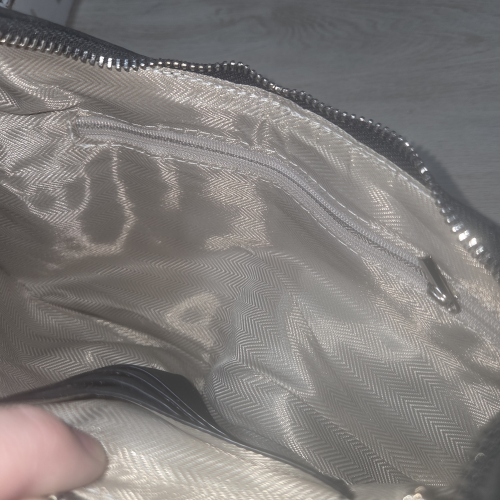 Elegant Black Hobo Bag with Silver Accents - Picture 5 of 6